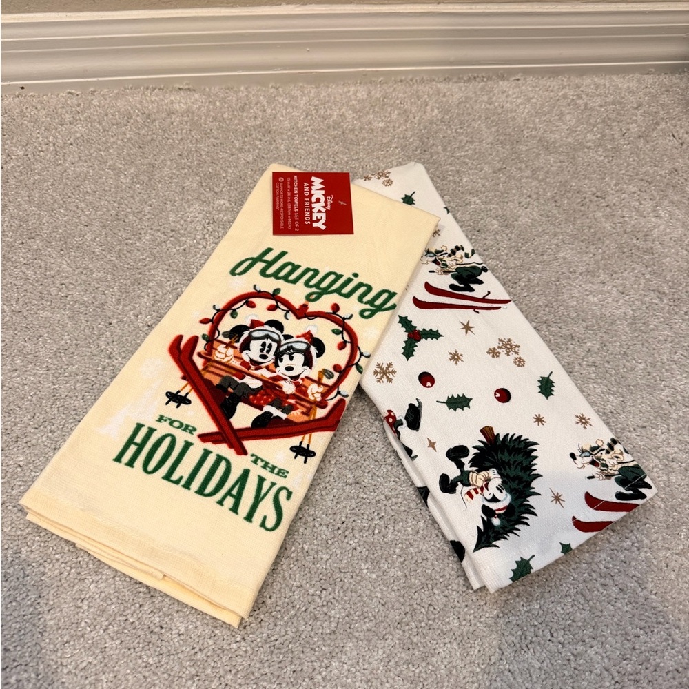 NWT Disney St Nicholas Square Holiday Kitchen Towel Set